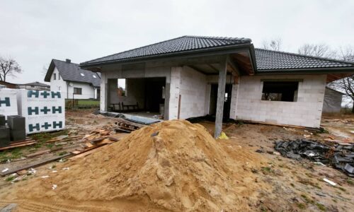 Planujesz budowę domu? Zacznij od wyboru sprawdzonej firmy budowlanej!