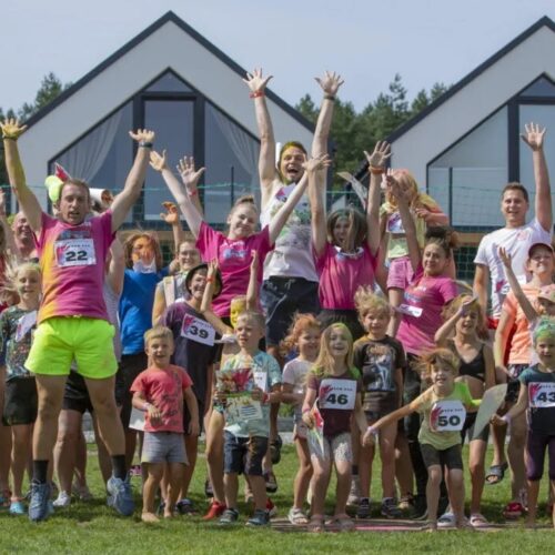 Trendy wakacyjne 2026: domki zamiast hoteli, animacje zamiast tabletów